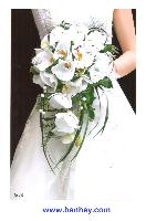 Hoa cẩm tay cô dâu